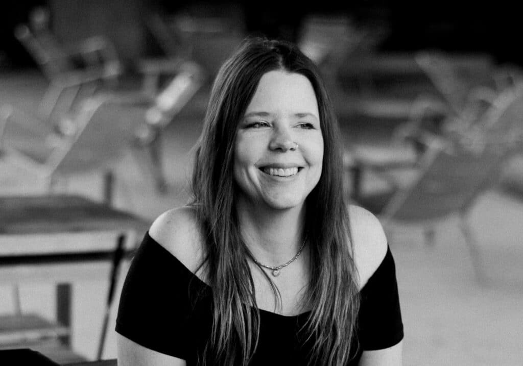 Cari Kates headshot